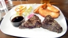 De la baleine dans l\'assiette dans un restaurant de Reykjavik