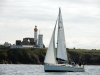Voilier devant le phare de Saint Mathieu