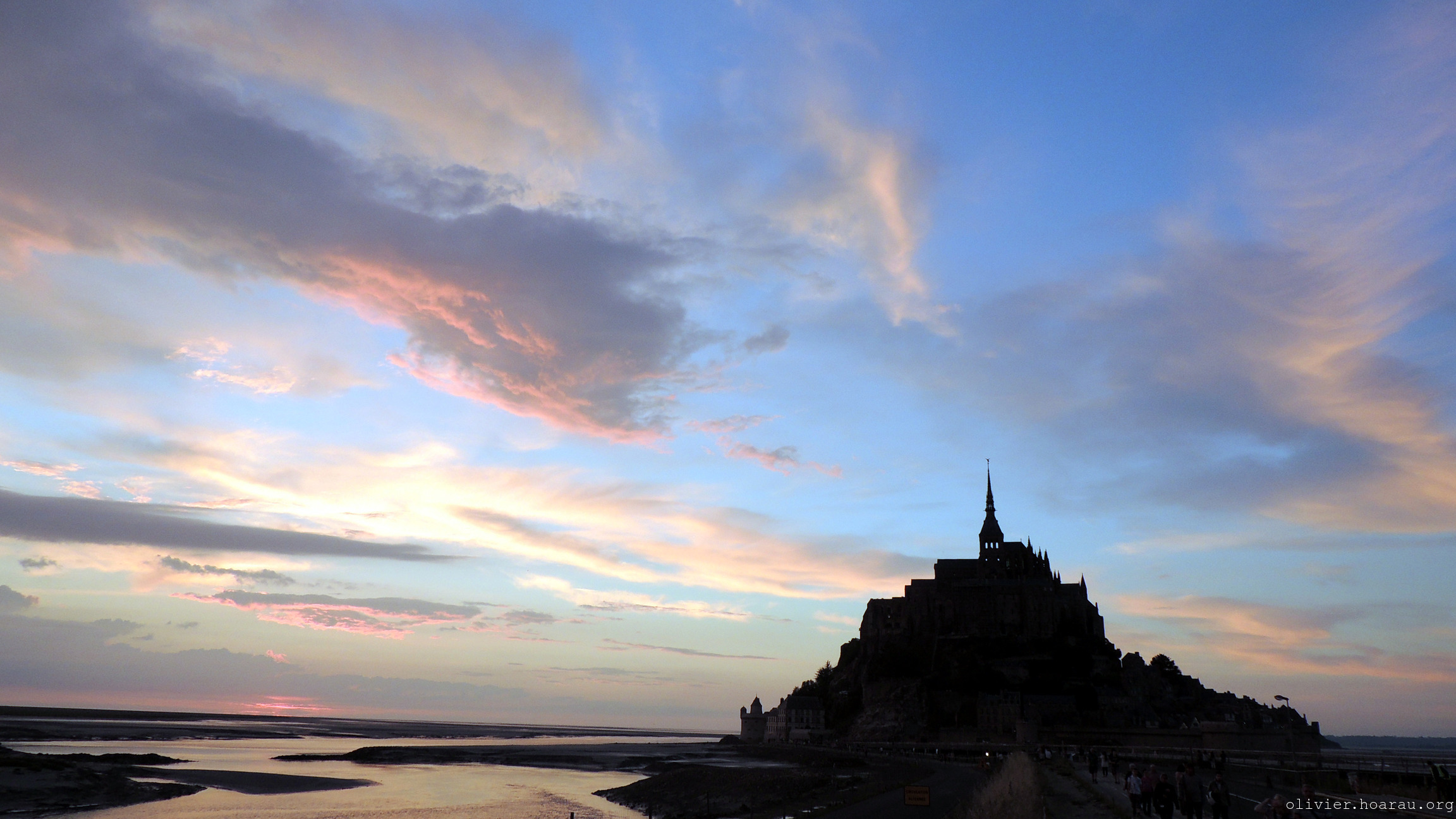 Mont saint Michel au coucher de soleil