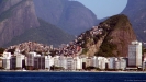 copacabana avec ses bidonvilles à proximité