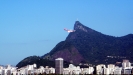 Avion au décollage devant le Corcovado