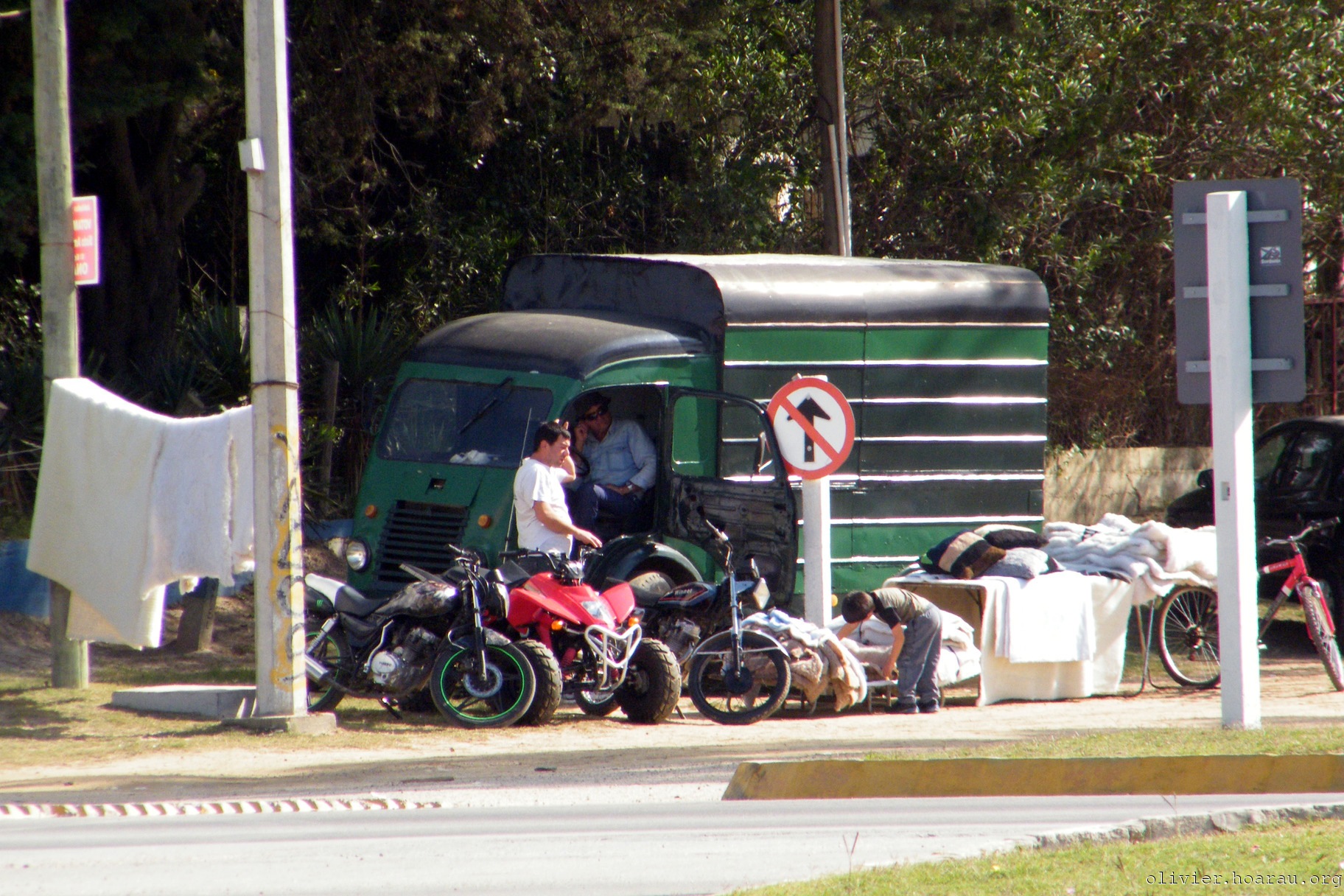 Citroën type H sur une route de l\'Uruguay